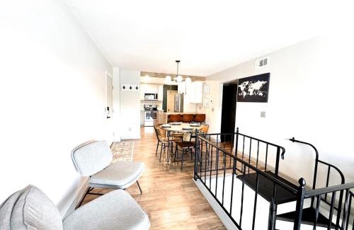 Lake Ozark House | Wheelhouse Wonderland Lakefront Luxury Condo