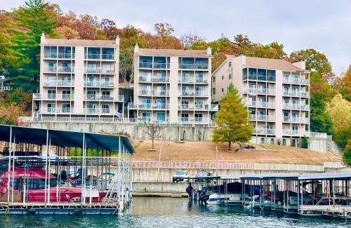 Lake Ozark House | Wheelhouse Wonderland Lakefront Luxury Condo