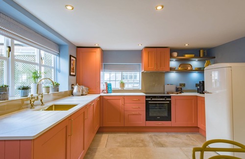 Staplecross Cottage | Wheelwrights Cottage - beautiful cottage by Bloom Stays, sleeping 5 guests in 3 bedrooms