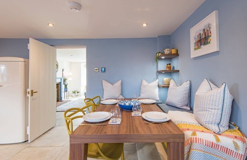 Staplecross Cottage | Wheelwrights Cottage - beautiful cottage by Bloom Stays, sleeping 5 guests in 3 bedrooms