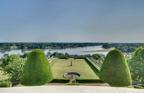 Candes-Saint-Martin House | When heritage, art and well-being meet