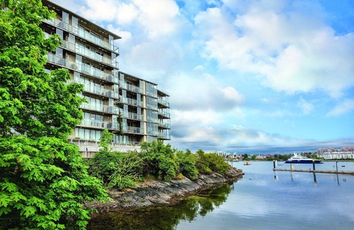Inner Harbour Resort | Where eagles fly and waterfalls cascade down cliffs !