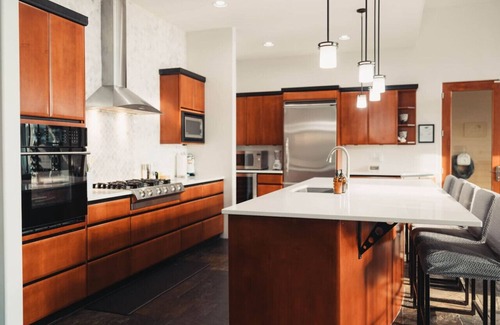 Central Okanagan Apartment | Where Friends & Family Connect 5 Acre Pool Home