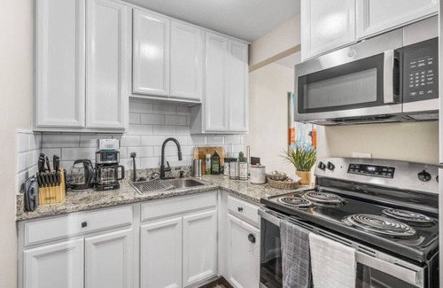 Central Arlington Apartment | Where It's All Happening: 1BD in the Mid of Action