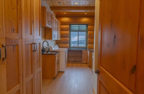 Newman Lake House | Where Luxury Touches the Sky | Hilltop Dream