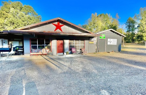 Athens Cabin | WHERE THE RIVER MEETS LAKE GREESON