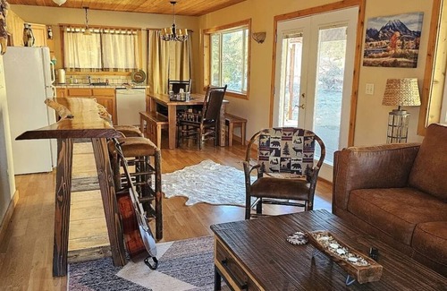 Columbus Cabin | Where The Wild Things Are- Blue Ribbon Fly Fishing Cabin & No Lift Line Skiing