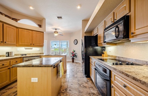 Jacarandas House | Where waters intersect and Dreams unwind! Kayak, Bikes, Heated Pool & Spa - Villa Cayman - Roelens