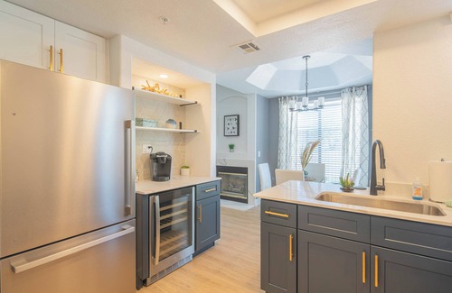 Paradise Valley Village Condo | Where Work Meets Vacation Pool Desk Laundry