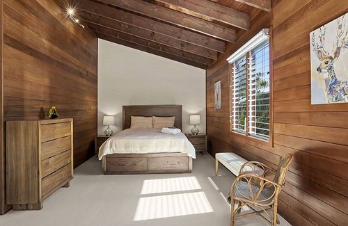 Sawtell House | Whether lazing by the pool or paddling up the serene Bonville Creek, you will escape the daily grind
