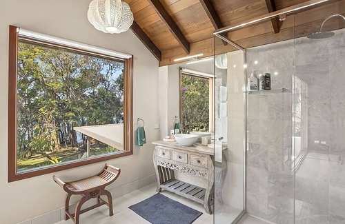Sawtell House | Whether lazing by the pool or paddling up the serene Bonville Creek, you will escape the daily grind