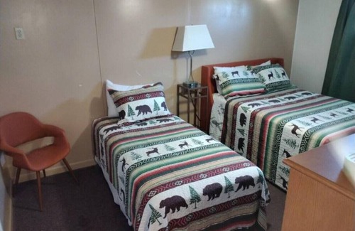 Bonesteel Hotel | Whetstone Bay Lodge Room 3 - Sleeps 3