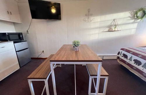 Bonesteel Hotel | Whetstone Bay Lodge Room 9 - Sleeps 5