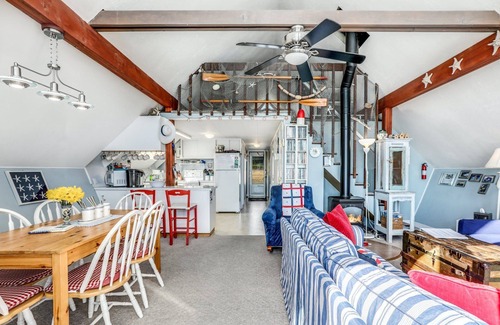Coupeville House | Whidbey Island Beach Cottage, ON THE BEACH at Admiralty Inlet! Sunset Views!