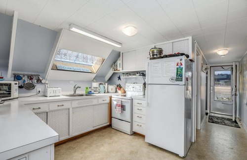 Coupeville House | Whidbey Island Beach Cottage, ON THE BEACH at Admiralty Inlet! Sunset Views!