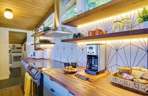 Lagoon Point House | Whidbey Island Oasis: Walk to Beach, Hot Tub, View