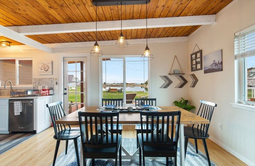 Lagoon Point Cottage | Whidbey Waterfront Retreat- Steps to Beach-Fireplace- Reading Nook
