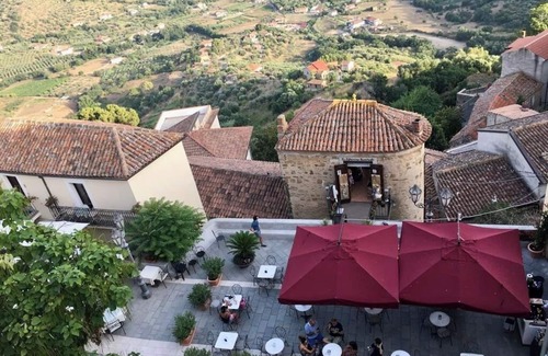 Castellabate Historic Centre Apartment | While Attic in a medioeval town above the coast with breath taking view