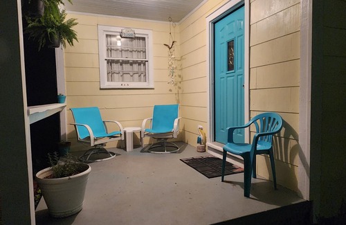Pensacola House | Whimsical beachy little house near NAS/Dwntn