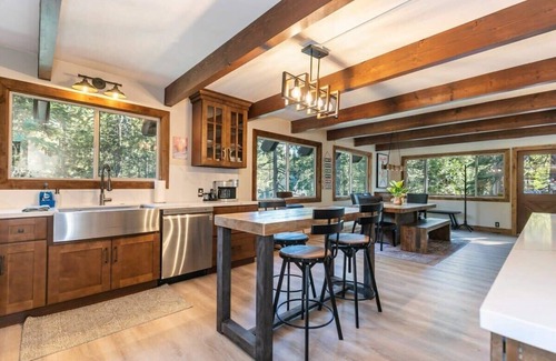 Chamberlands House | Whimsical Cabin with Deck - 1 Mile to Lake Tahoe