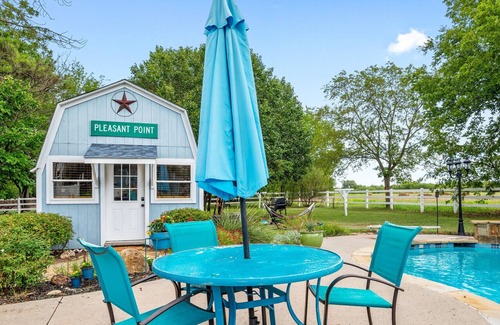 Alvarado Cottage | Whimsical Tiny Home Cottage with hot tub, fire pit and grill!