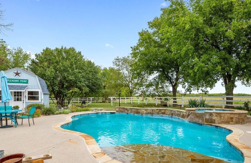Alvarado Cottage | Whimsical Tiny Home Cottage with hot tub, fire pit and grill!