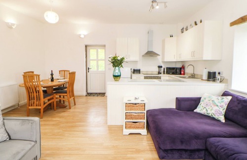 Appleby-in-Westmorland Cottage | WHINSTONE, pet friendly, with a garden in Appleby-In-Westmorland