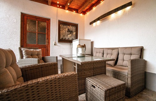 Neef Apartment | Whirlpool, sauna, box-spring beds, Netflix, balcony, garden & barbecue - 6 persons