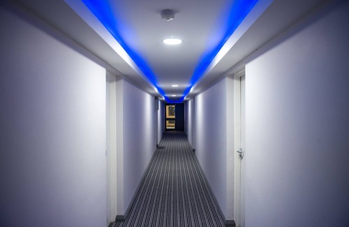 Bradford Apartment | Whirlpool Spa Bath Apartment 12