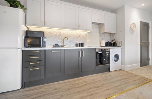 Worcester Apartment | WhiskAwayStays Victoria House Apartment 6