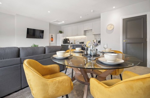 Worcester Apartment | WhiskAwayStays Victoria House Apartment 6