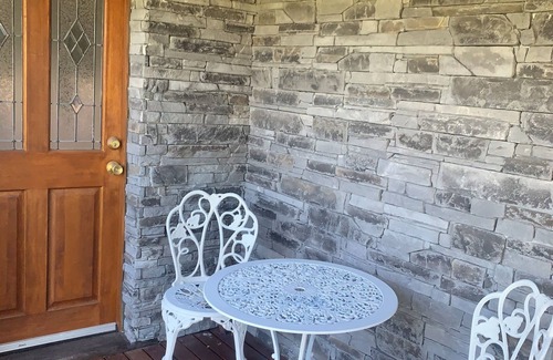 Yahl Cottage | Whiskers Cottage cosy romantic getaway in the Limestone Coast near Mt Gambier.