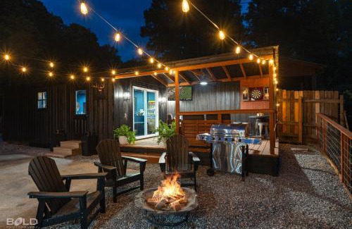 Jefferson House | Whiskey Barrel, Hot Tub, Waterfront, Pickleball