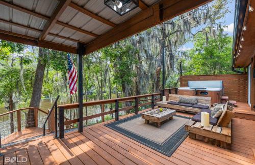 Jefferson House | Whiskey Barrel, Hot Tub, Waterfront, Pickleball