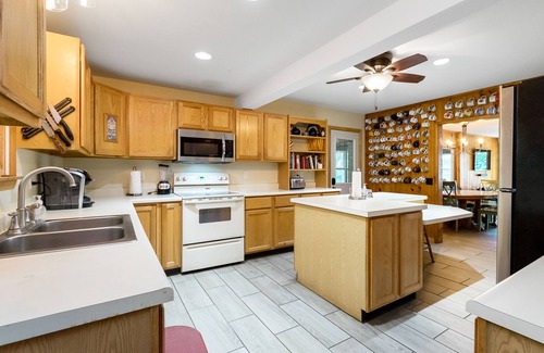 New Era House | Whiskey Creek Cottage | 8 Bed, 4 Bath