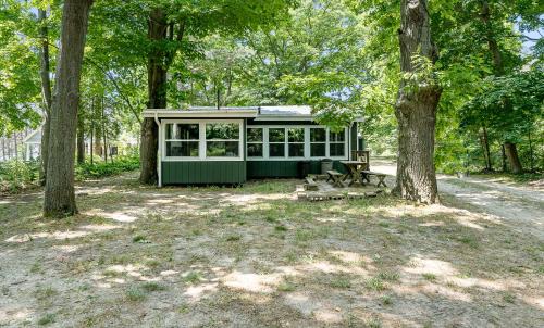 New Era House | Whiskey Creek Cottage- Private Lake Michigan Beach Frontage