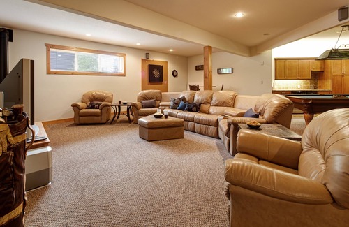 Forest Ridge Estates Cabin | Whiskey Jack Creek Lodge - Private Hot Tub - Located on Grey Wolf Golf Course