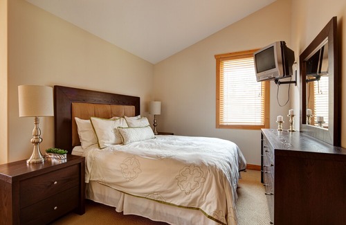 Forest Ridge Estates Cabin | Whiskey Jack Creek Lodge - Private Hot Tub - Located on Grey Wolf Golf Course