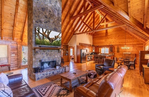 Jefferson House | Whiskey River by the New - hot tub, game room, New River access!
