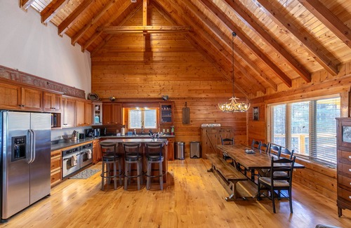 Jefferson House | Whiskey River by the New - hot tub, game room, New River access!