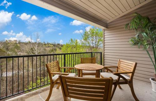 Branson House | Whiskey's Hillside Retreat - Holiday Hills Branson Golf Resort