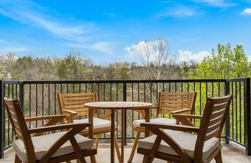 Branson House | Whiskey's Hillside Retreat - Holiday Hills Branson Golf Resort