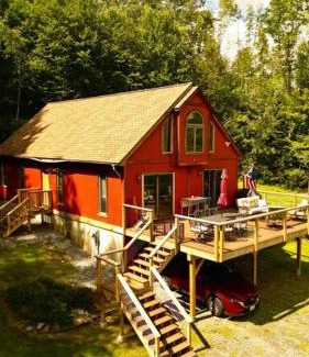 Chester House | WhiSki Cabin *12-acres with mountain views!*