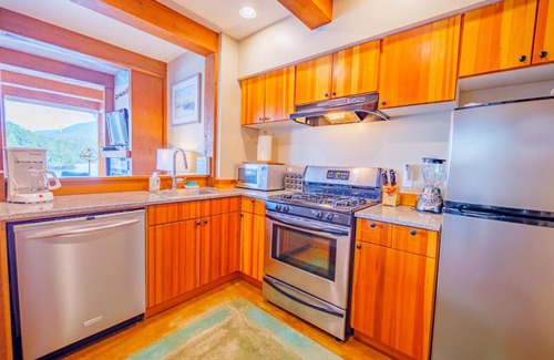 Ucluelet Apartment | Whisky Harbour, Downtown King Bed and Inlet View