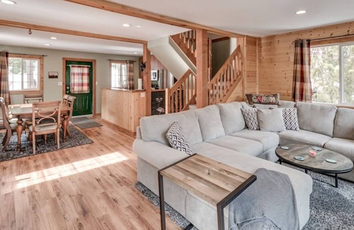 Sunshine Valley Cabin | Whisky Jack | 4 Bedroom Cabin w/Outdoor Firepit