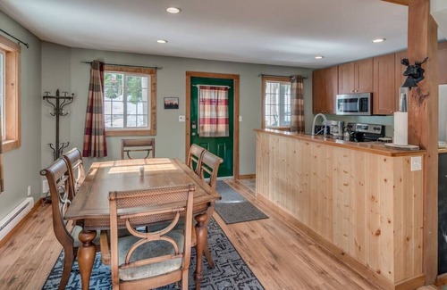 Sunshine Valley Cabin | Whisky Jack | 4 Bedroom Cabin w/Outdoor Firepit