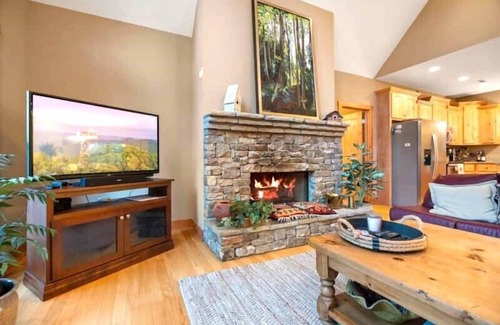 Sapphire House | Whisper Ridge