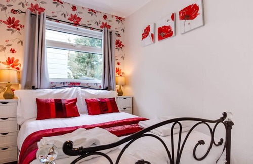 Llanllwchaiarn Ski Chalet | Whispering Creek in the beautiful New Quay