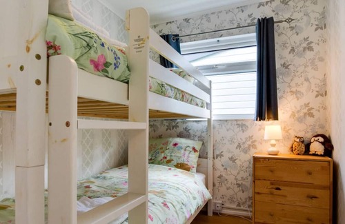 Llanllwchaiarn Ski Chalet | Whispering Creek in the beautiful New Quay