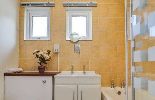 Llanllwchaiarn Ski Chalet | Whispering Creek in the beautiful New Quay